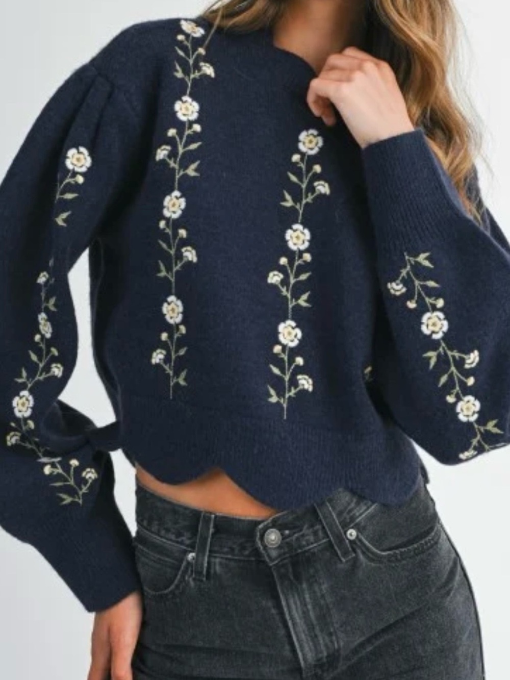 Mable Women’s Navy Floral Embroidered Sweater size small